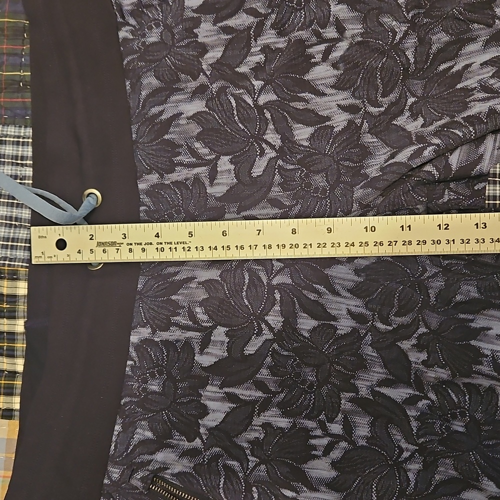 EUC Athleta Trekkie North Joggers Floral Womens 16 - Picture 7 of 9